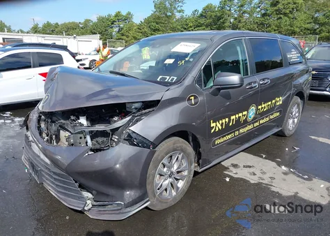 2023 Toyota Sienna Xle z USA, uszkodzony, nr VIN 5TDYRKEC9PS152552